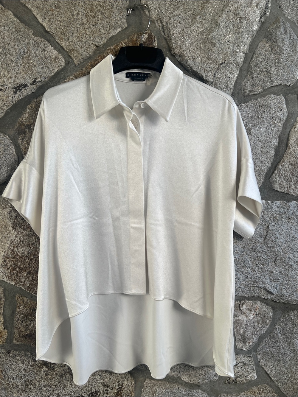 Alice + Olivia White Satin Short-Sleeve High-Low Button-Down Top